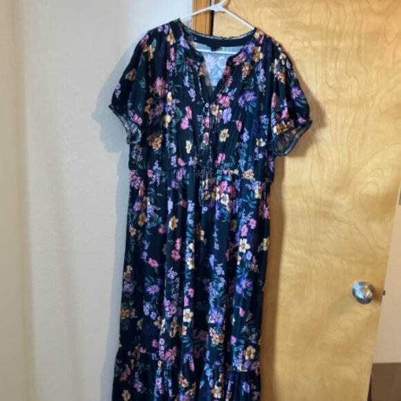 ❤️3/$12 Torrid size 3X Floral Dress Gorgeous - Picture 1 of 6